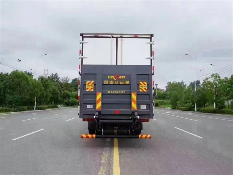 福田奧鈴大黃蜂6.8米冷藏車（高頂雙臥