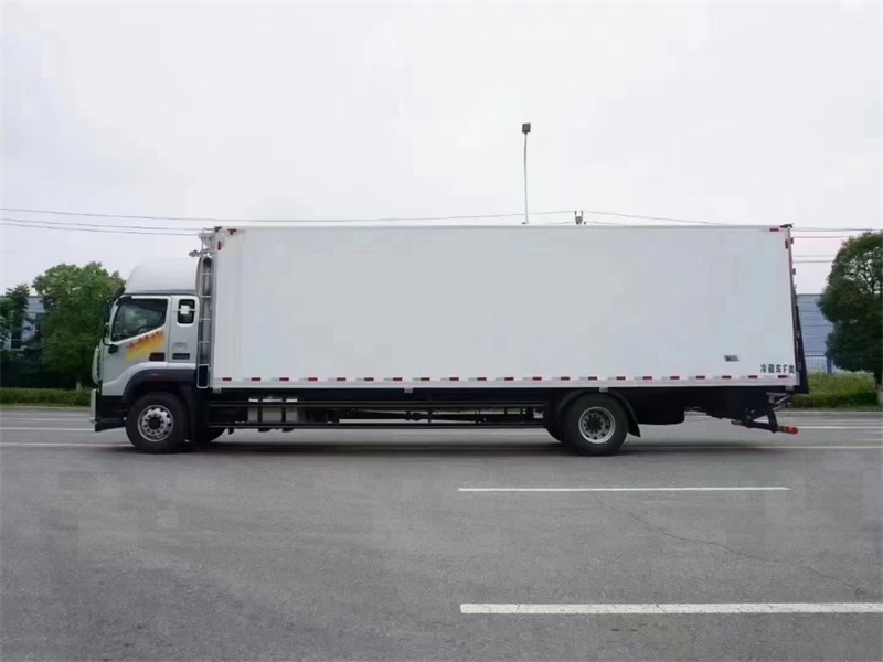 福田奧鈴大黃蜂6.8米冷藏車（高頂雙臥