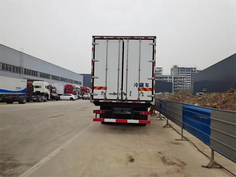 重汽豪瀚（9.6米）冷藏車（國VI）