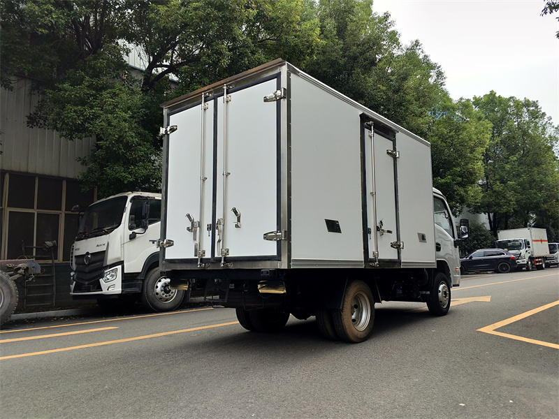 躍進小福星S70單排排半冷藏車