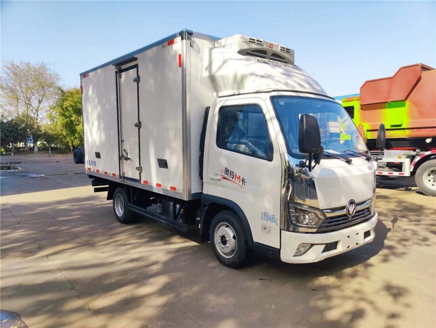 福田奧鈴M卡3.7米柴油冷藏車