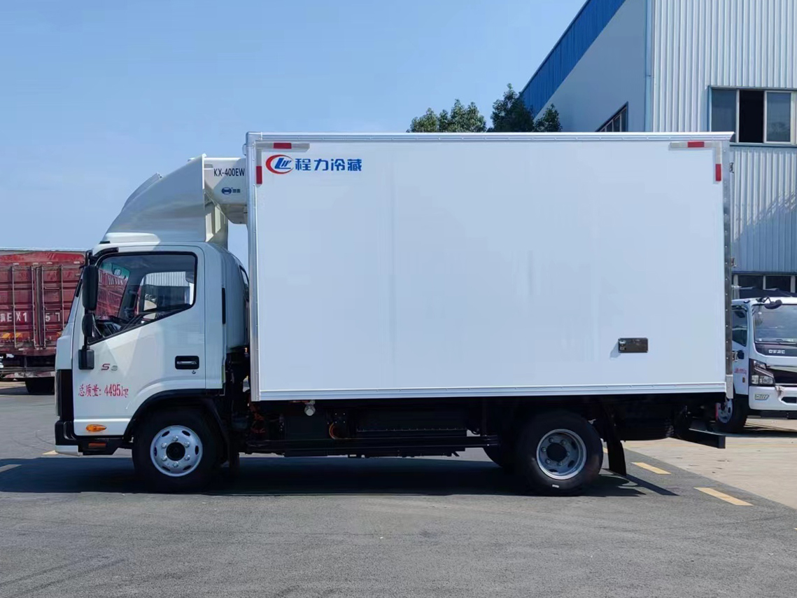 江淮領(lǐng)跑S6插電式混合動力冷藏車