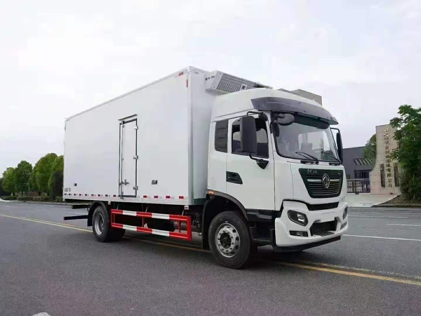 東風天錦KR國六260馬力6.8米冷藏車