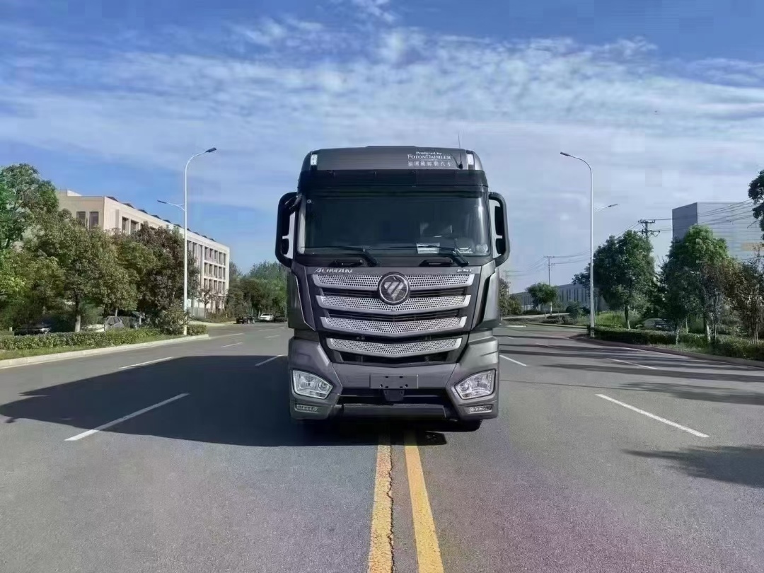 福田歐曼EST9.4米冷藏車