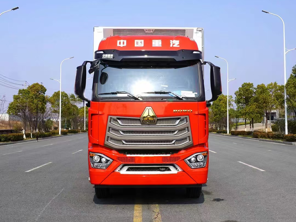 重汽豪沃 NX5W冷藏車6.8米冷藏車